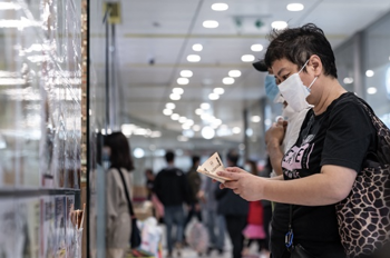 Розничные продажи Гонконга упали на 79% в феврале